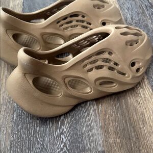 Authentic Yeezy foam runner size 8